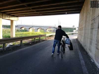 Michele, il giovane che raccoglie i rifiuti